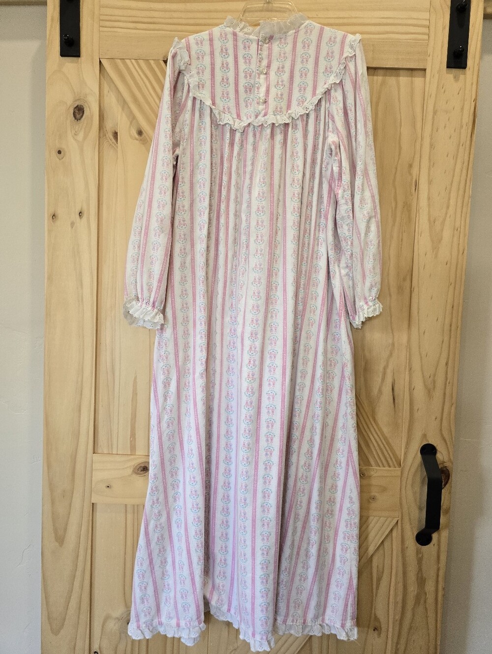 Lanz of Salzburg Nightgown Womens M Pink Floral Stripe Eyelet Lace Vintage USA - Picture 2 of 6